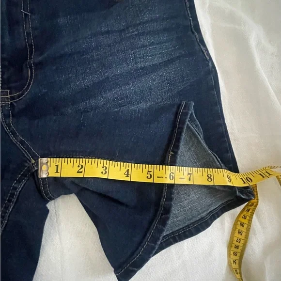 EST 1946 Denim woman’s Midrise denim shorts size 12 - Picture 8 of 8
